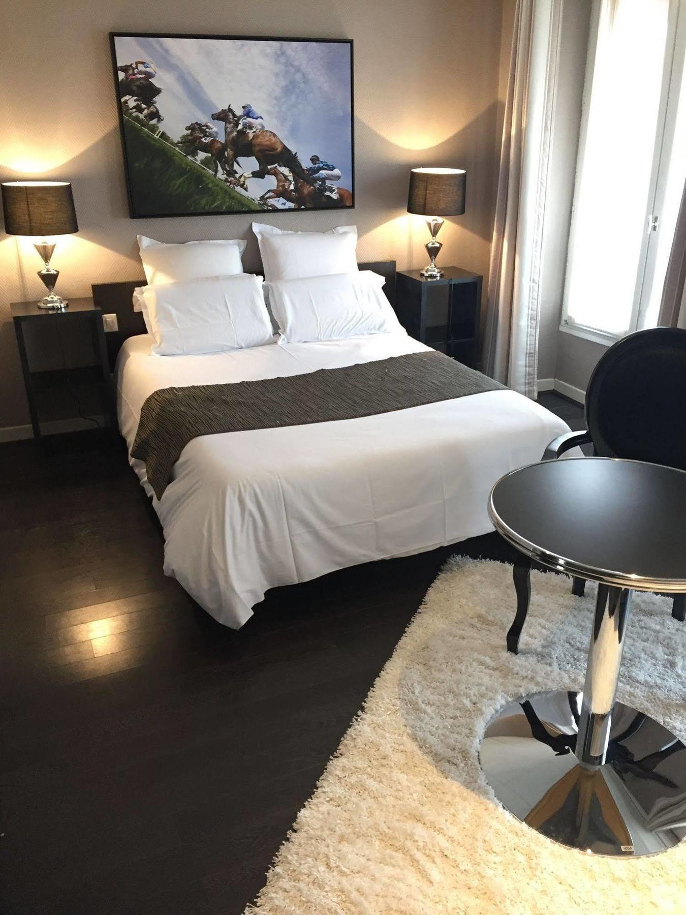 Hotel L'Avenue ช็องตียี ภายนอก รูปภาพ